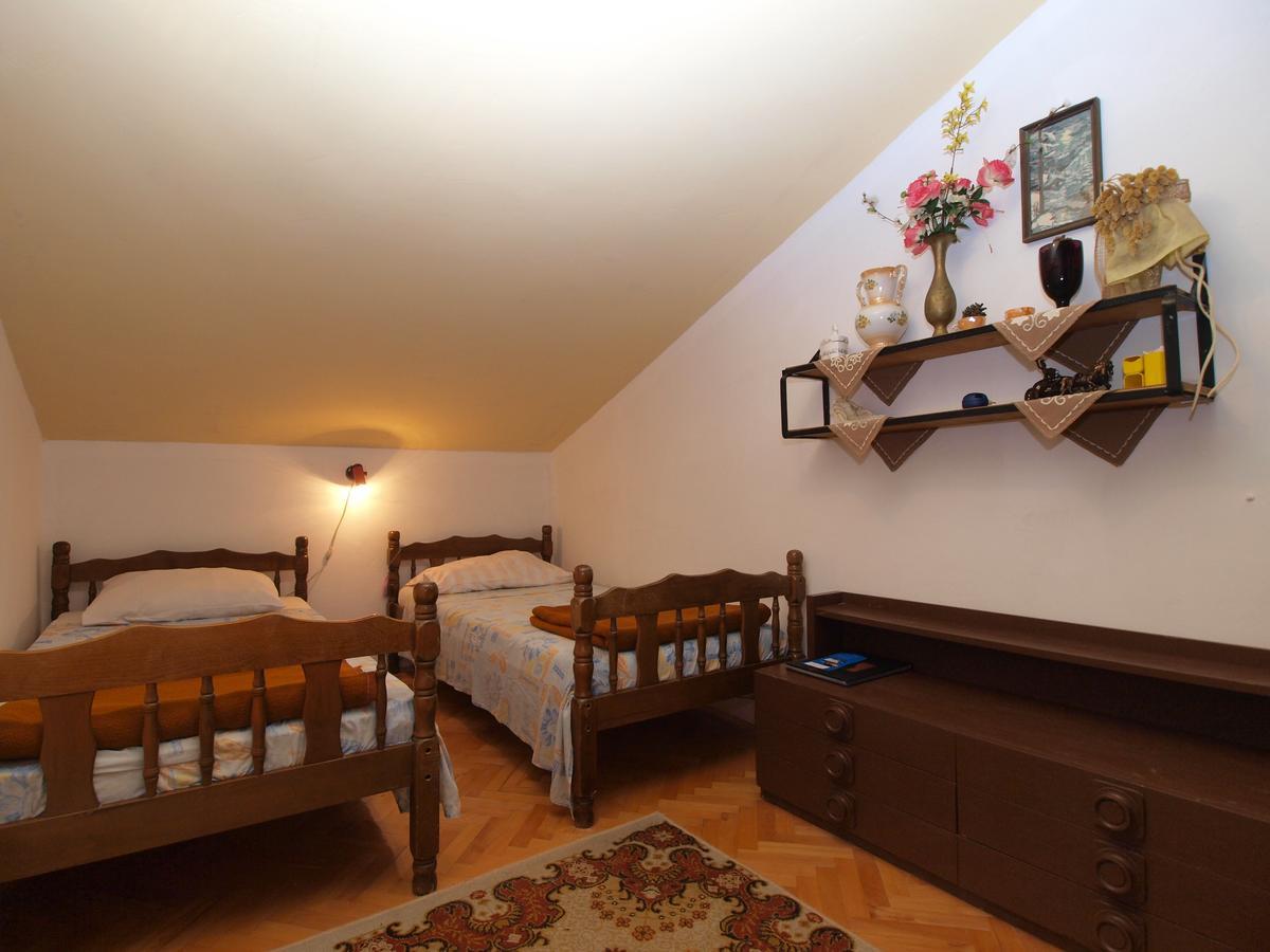 Apartments Slavica 382 Pula Buitenkant foto