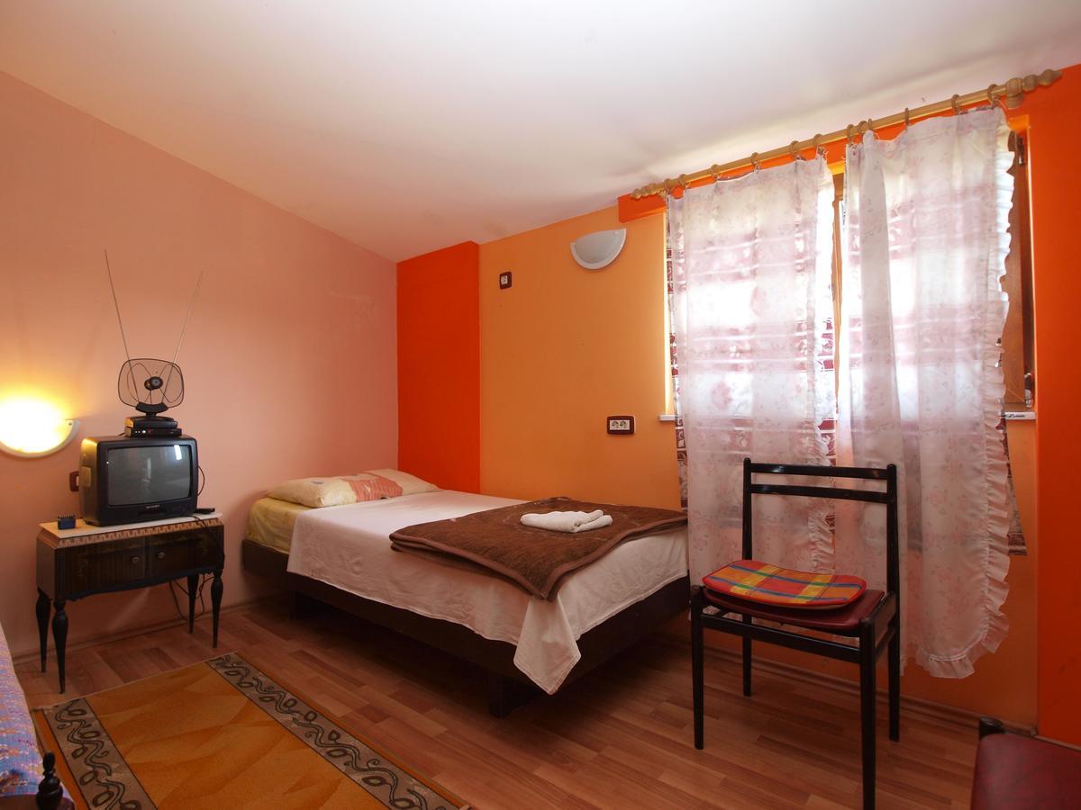 Apartments Slavica 382 Pula Buitenkant foto