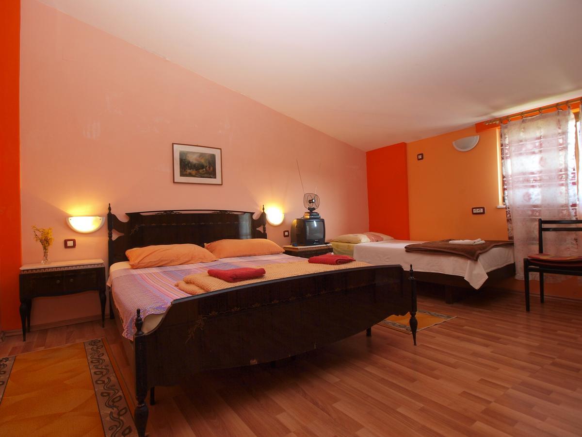 Apartments Slavica 382 Pula Buitenkant foto